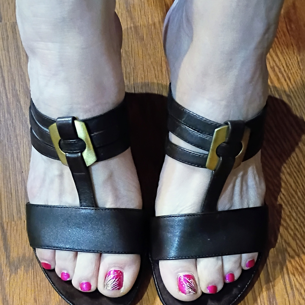 AEROSOLES Brown Leather T-Strap Sandals with Gold Buckle